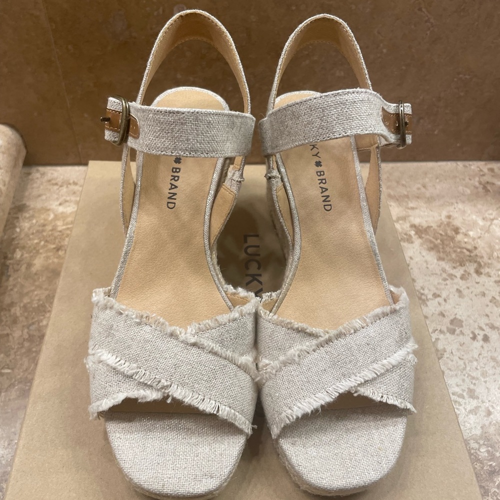 NWT Lucky Brand sandal size 7